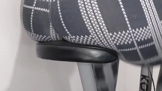 Meu personal veio me dar uma aula em casa e me comeu enquanto eu pedalava