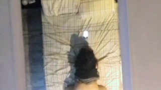 Video corto para un seguidor mío mostrando mi culo grande en el espejo