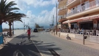 Very RISKY Public PEE among bikers and pedestrians