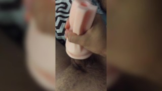 Me masturbo por los gemidos fuertes de mi roomie