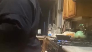 25 DAYS OF THICK-MAS DAY 7: TWERK BREAK WHILE COOKING DUROS