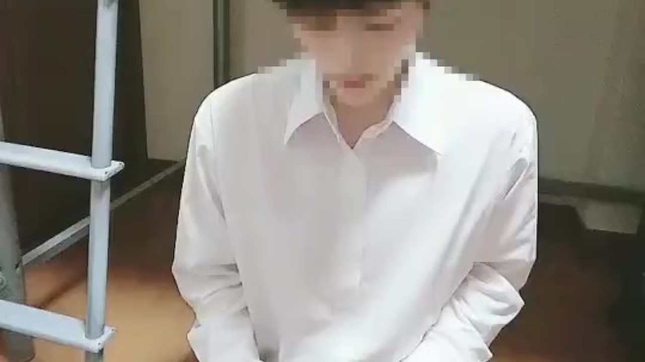 イケメン日本人のおしっこ！カップに大量放尿！005