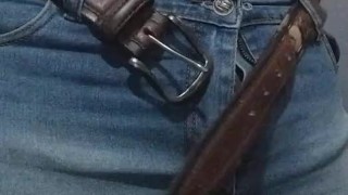 compañera me pone caliente y me masturbo en el baño