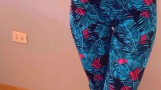 Morrita culona quitandose la roopa