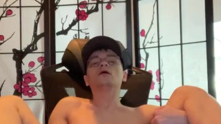 Twink jacking off, showing off his hole. 