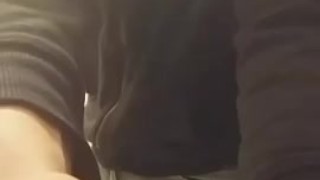 salope montre son cul