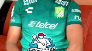 Macho Se Pajea Después del Fútbol 