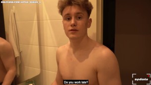 Сourier fucked the girl in the shower | syndicete