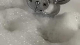 Too many toes | 11 toe slut, wet in bath tub!