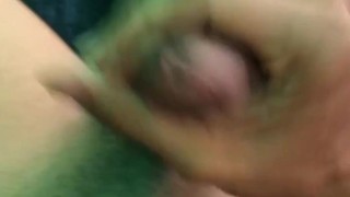 CASI ME DESCUBREN MASTURBANDOME Y ME LLENE TODO DE SEMEN