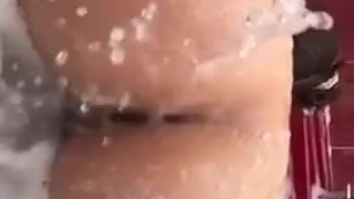 RICA CULONA EN JACUZZI (MIREN ESA VAGINA)