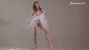 Natural tits Ksyuha Zavituha doing nude gymnastics