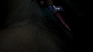 Me masturbando no escurinho - JPutinha