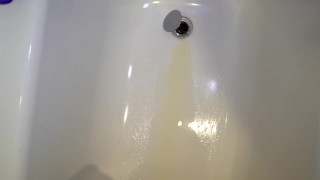 Badewannenpiss, Leckst du mir die Muschie sauber???