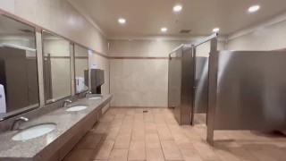 Tienda Walmart Video porno en el baño_Viral video 