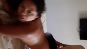 Zorra latina follando, usa juguete en el culo mientras la follo