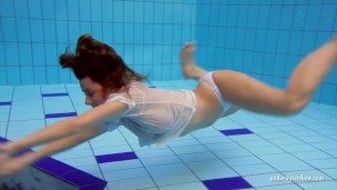 Juicy body Zuzanna submerged underwater