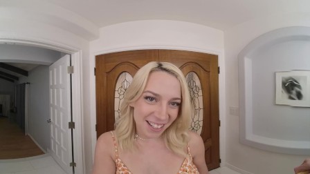 New Neighbor Madison Summers Gives You Housewarming Gift Her Pussy VR Porn
