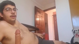 Я люблю сосать этот реалистичный дилдо