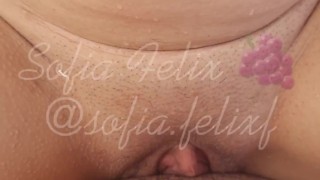 Transando na varanda em baixo do chuveiro 