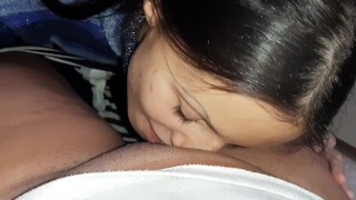 Она застукала меня за курением и чтобы я никому не рассказала, она мне вылизала киску