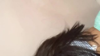 Mi perrita quiere mover el culo y la hago mamar