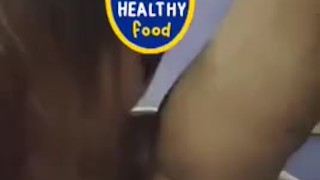 Nag blowjob bago umibabaw. Sa sobrang basa nag creampie. Sobrang sarap sa dulas. 