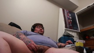 👣 bottoms of a big large White Guys FEET 💪🏻 playing with hanging Ball Sack! 🪂 Foaming for Women