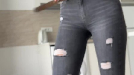 StepDaughter Caught StepDaddy Jerking Off And Milks he's dick