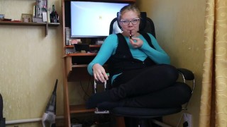 Much sperm on the glasses after smoking