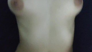 Le doy ricos sentones a chico de 18 años 