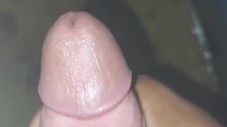 Hombre Muy Cachondo se Pajea y Gime de Gusto!!