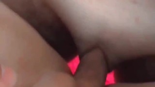 MEU VIZINHO VEIO EM CASA E EXPERIMENTOU MINHA BUCETINHA CARNUDA