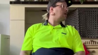 Tradie Jerks off on the job 
