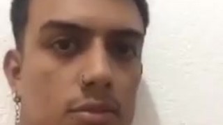 En lo que espero a mi novia me toco un poco