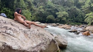 Me masturbo en lo profundo de la selva 