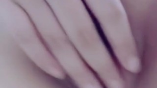 Coño recién depilado de colegiala. Quién me lo lambe 