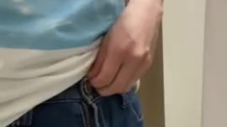 男子大学生のおしっこを盗撮