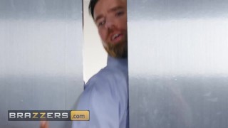 Brazzers - Xander Helps Maserati XXX Get Unstuck By Oiling Her Big Ass & Fucking Her