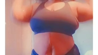 ☆SEXY CARIBBEAN BBW POSES IN HER BEDROOM ☆TELL ME WHAT YOU'D DO TO ME♡