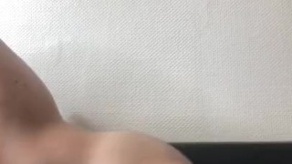 Frotter un oreiller jusqu’à ejaculer (Onlyfans Preview)