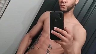 Me miró al espejo y no me resisto en tocarme