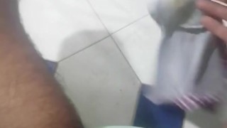 Ropa interior de mi hermanastra 