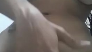 colombiana amateur se despierta excitada y se toca