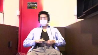 シャツを着たままオナニー