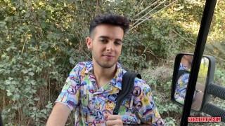 Hago auto Stop y termino con la boca y el culo lleno de leche