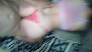 de perrito en Tanga roja