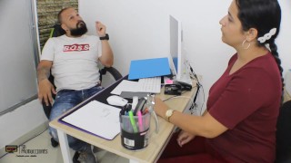 Llego a un trato muy caliente con mi jefe - Parte 1 - Porno en Español