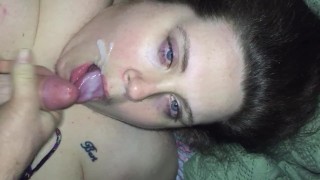 Wife gets a cumshot facial