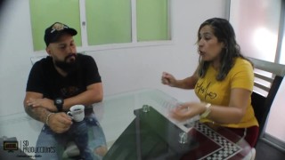 Me follo al mejor amigo de mi hijo para experimentar cosas nuevas - Porno en Español